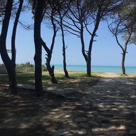 Rebi Beach Apartament Daire Golem (Tirana)
